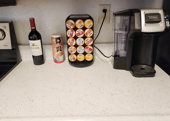 Private, Spacious, 4X Queen, 300 Mbps Internet With Backyard!