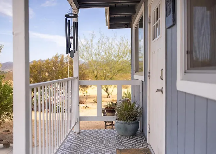The Raven House - Renovated Homestead Cabin