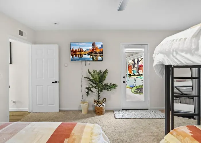Sleeps 12 - Hot Tub - Pool - Game Room & Fire Pit!